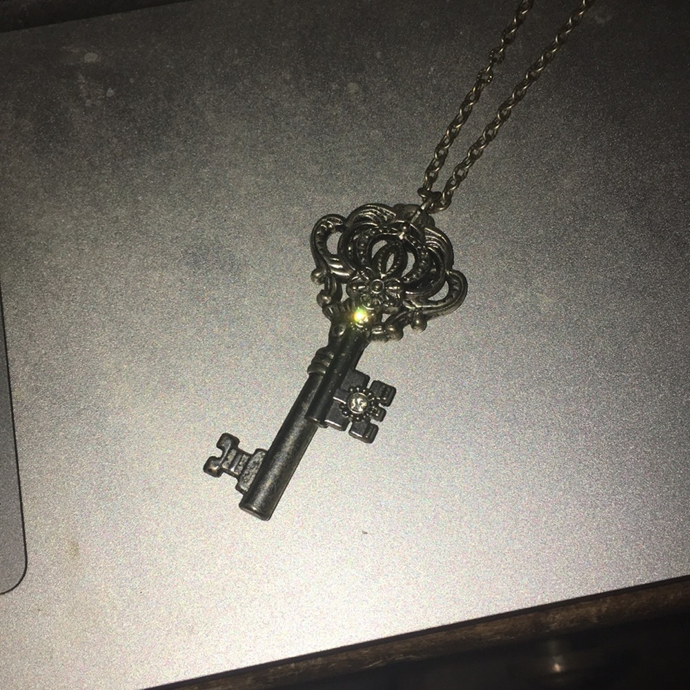Long key necklace! - Picture 3 of 3